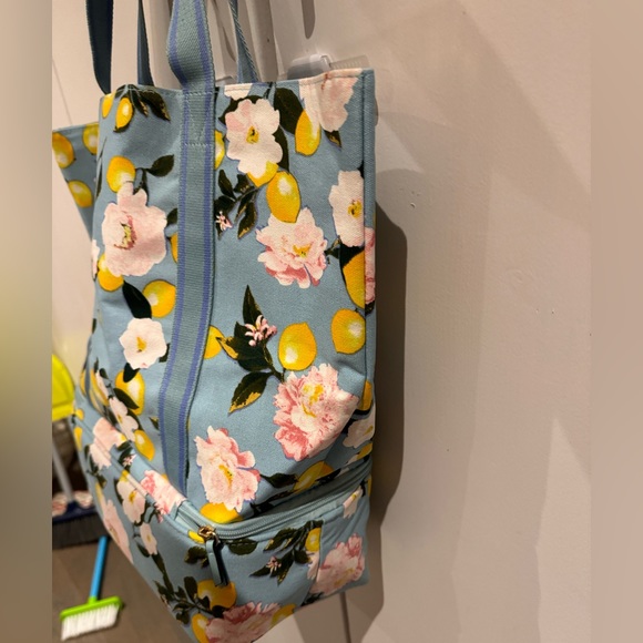 Victoria’s Secret tote bag - swim cooler tote bag - Picture 3 of 10